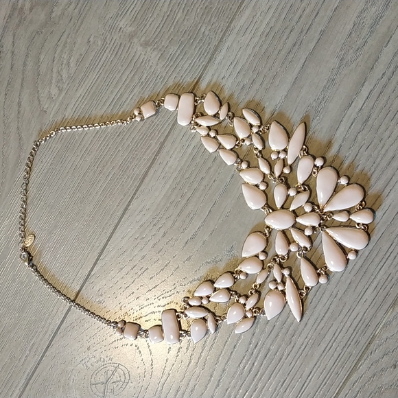 Pastel nude blushing color statement necklace from Aldo - Picture 1 of 3